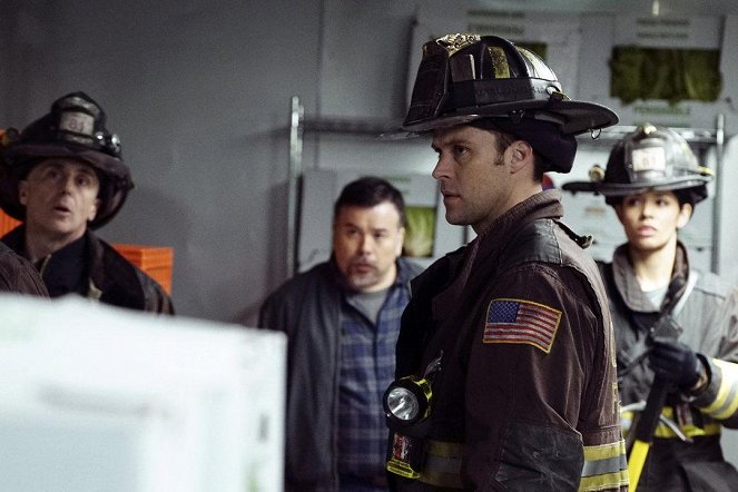 Chicago Fire - Season 5 - Regelverstoß - Filmfotos - David Eigenberg, Jesse Spencer