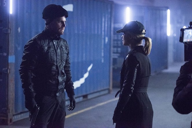 Arrow - Season 5 - Dangerous Liaisons - Photos - Stephen Amell, Emily Bett Rickards