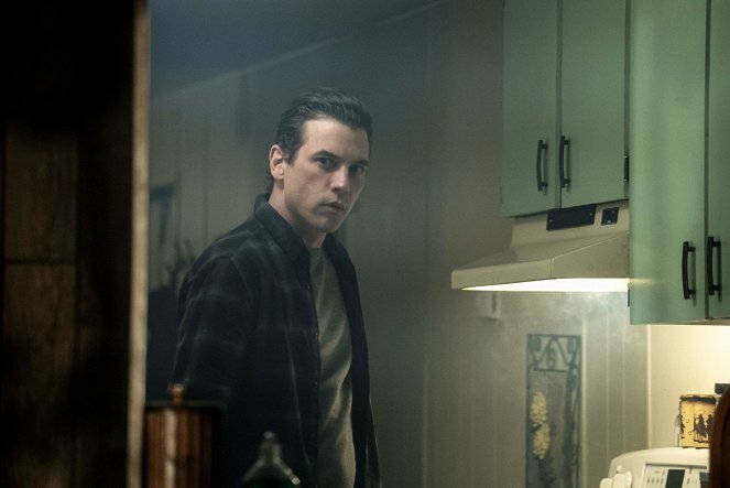 Riverdale - Chapter Eleven: To Riverdale and Back Again - Photos - Skeet Ulrich