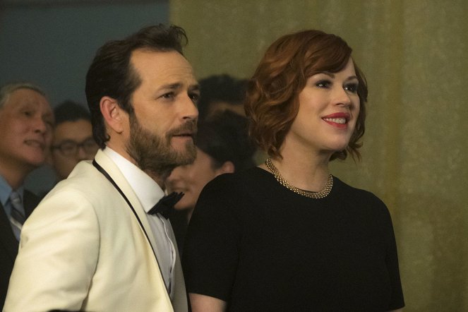 Riverdale - Season 1 - Chapter Eleven: To Riverdale and Back Again - Photos - Luke Perry, Molly Ringwald