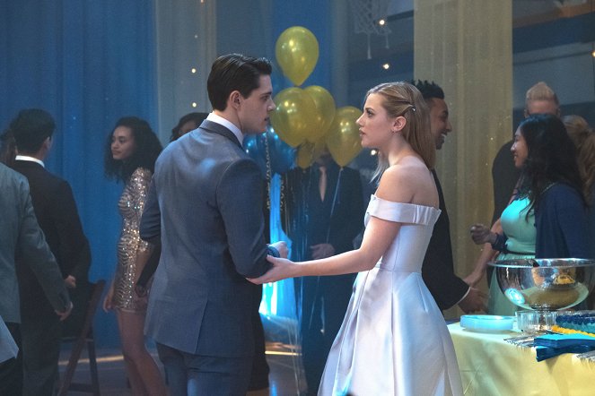 Riverdale - Chapter Eleven: To Riverdale and Back Again - Photos - Casey Cott, Lili Reinhart