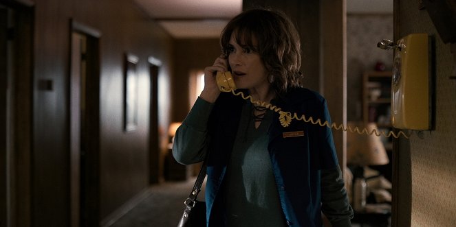 Stranger Things - Season 1 - Chapter One: The Vanishing of Will Byers - Photos - Winona Ryder