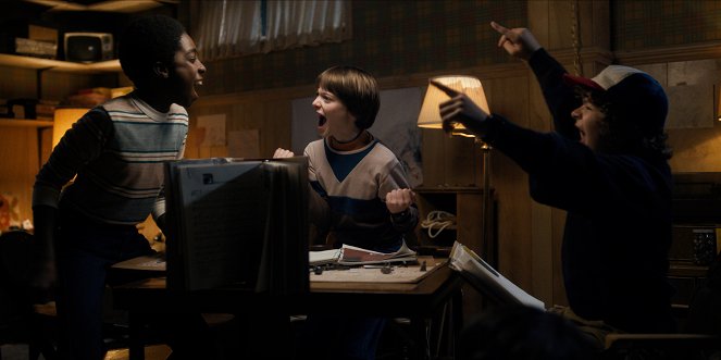 Stranger Things - Season 1 - Chapter Eight: The Upside Down - Photos - Caleb McLaughlin, Noah Schnapp, Gaten Matarazzo