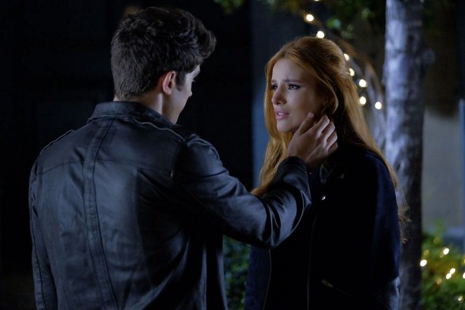 Famous in Love - Season 1 - Prelude to a Diss - Photos - Bella Thorne