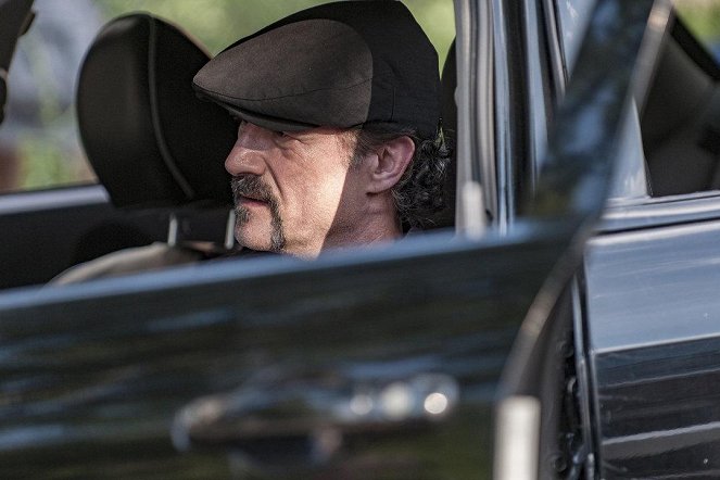 Chicago P.D. - Season 4 - Geächtet - Filmfotos - Elias Koteas