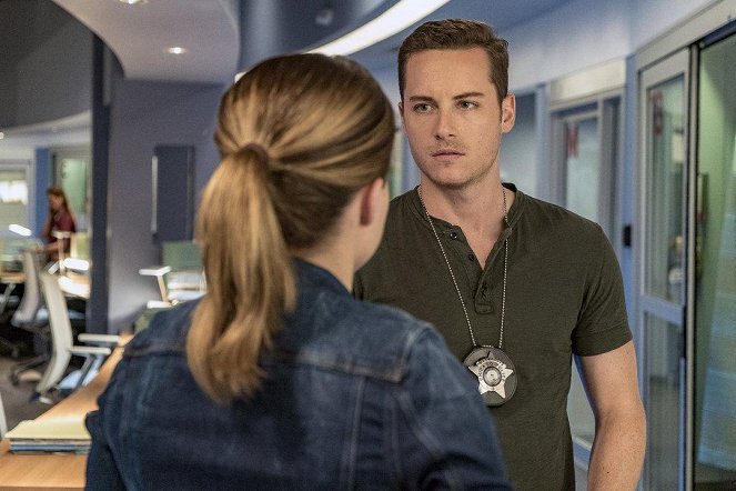 Chicago P.D. - Season 4 - All Cylinders Firing - Photos - Jesse Lee Soffer