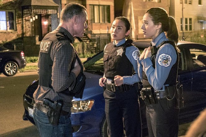 Polícia Chicago - Season 4 - Big Friends, Big Enemies - Z filmu - Li Jun Li, Marina Squerciati