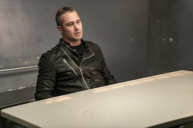 Chicago P.D. - Don't Bury This Case - Photos - Taylor Kinney
