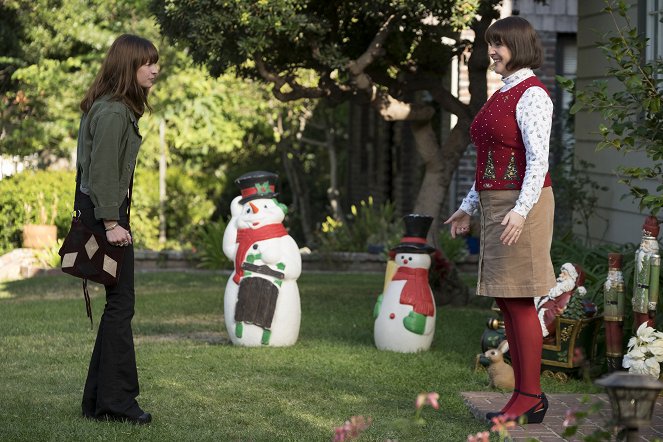 Britt Robertson, Melanie Lynskey