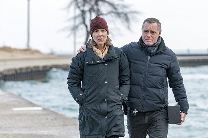 Chicago P.D. - I Remember Her Now - Photos - Amy Morton, Jason Beghe