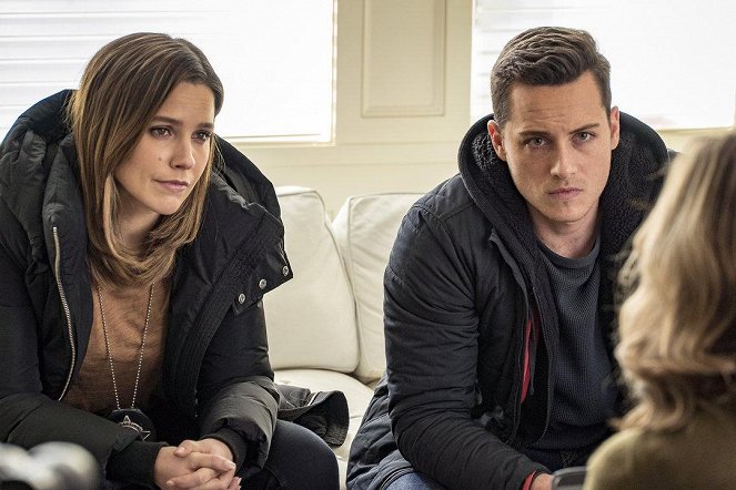 Chicago P.D. - Season 4 - Seven Indictments - Photos - Sophia Bush, Jesse Lee Soffer