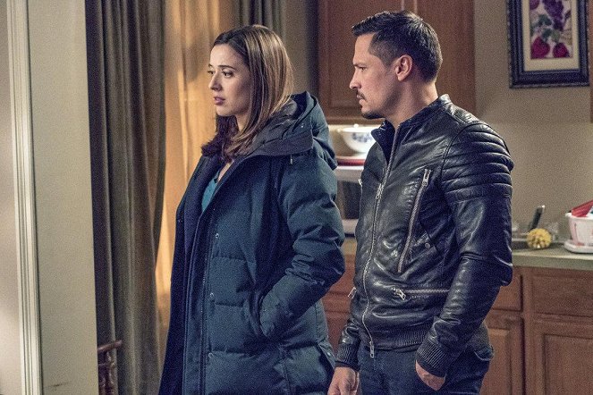 Chicago P.D. - Favor, Affection, Malice or Ill-Will - Photos - Marina Squerciati, Nick Wechsler