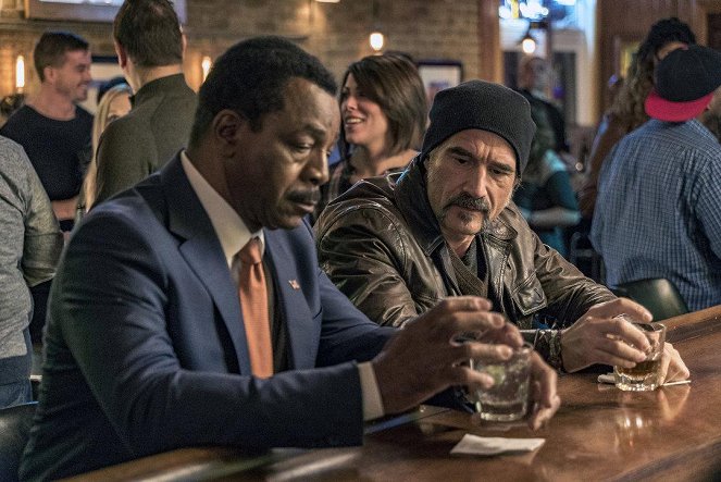 Chicago P.D. - Favor, Affection, Malice or Ill-Will - Do filme - Carl Weathers, Elias Koteas