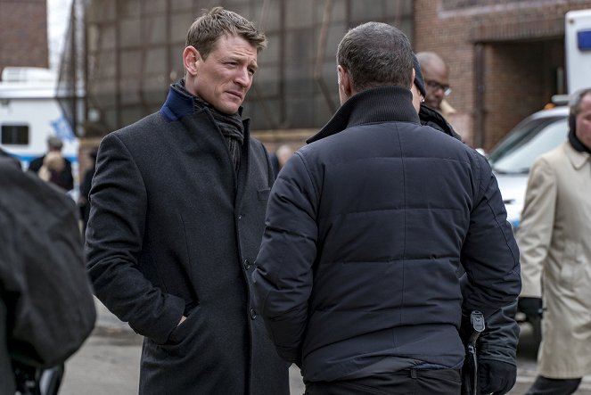 Chicago P.D. - Emotional Proximity - Photos - Philip Winchester