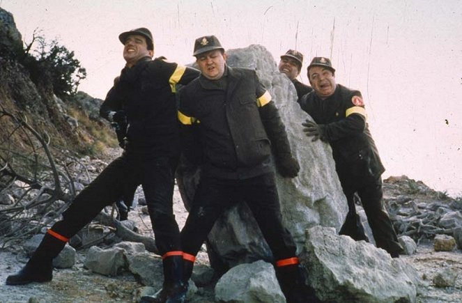 Missione Eroica. I pompieri 2 - Z filmu - Christian De Sica, Massimo Boldi, Teo Teocoli, Lino Banfi