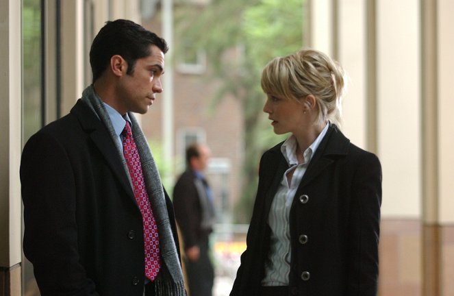 Cold Case - Mind Hunters - Photos - Danny Pino, Kathryn Morris