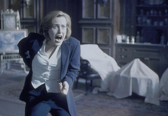 The X-Files - How the Ghosts Stole Christmas - Photos - Gillian Anderson