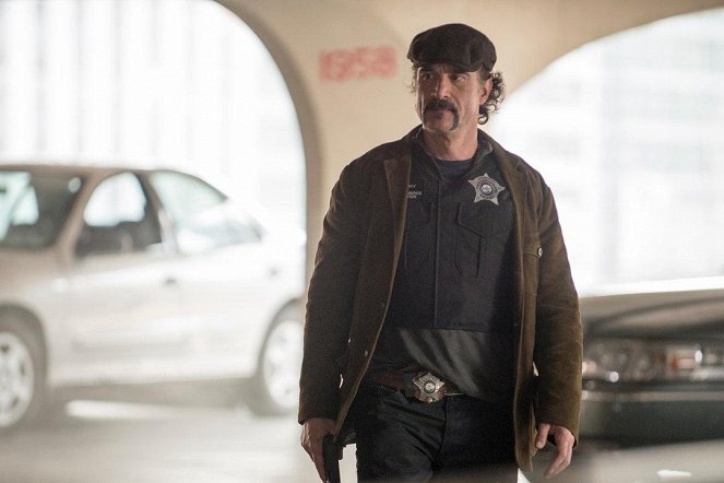 Chicago P.D. - Długi przeszłości - Z filmu - Elias Koteas