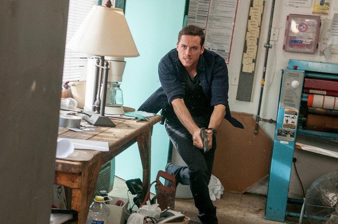 Chicago P.D. - Climbing Into Bed - Photos - Jesse Lee Soffer