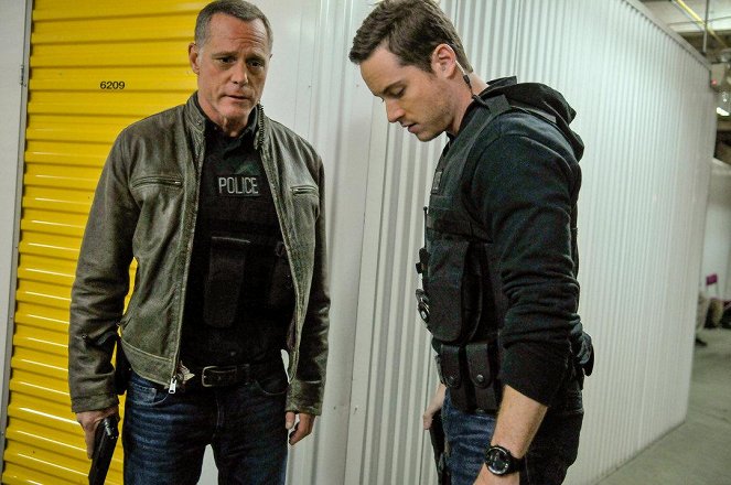 Chicago P.D. - Forget My Name - Photos - Jason Beghe, Jesse Lee Soffer
