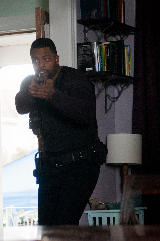 Policie Chicago - Knocked the Family Right Out - Z filmu - Laroyce Hawkins