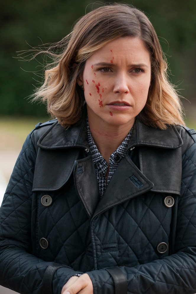 Chicago P.D. - Knocked the Family Right Out - Photos - Sophia Bush
