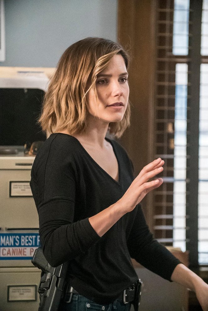 Chicago P.D. - The Song of Gregory Williams Yates - Photos - Sophia Bush