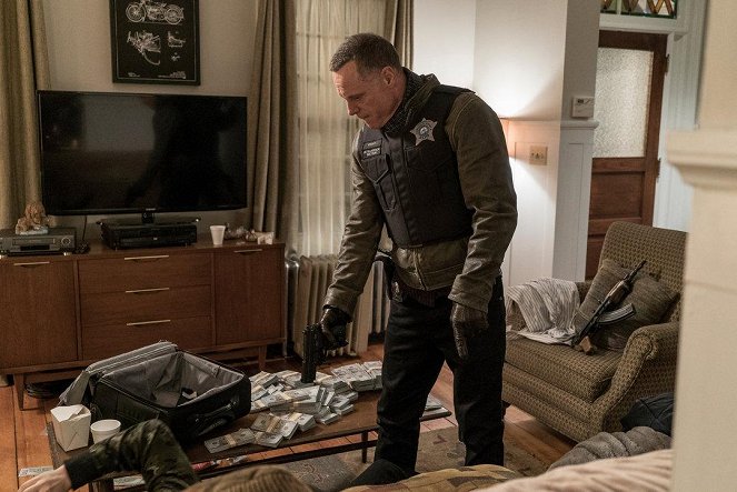 Chicago P.D. - Forty-Caliber Bread Crumb - Photos - Jason Beghe