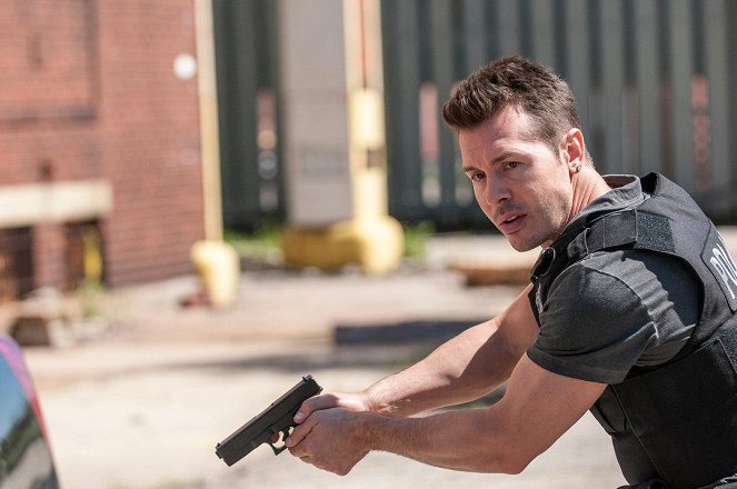 Chicago P.D. - Season 2 - Bedrängnis - Filmfotos - Jon Seda