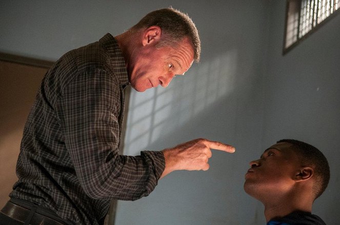 Chicago P.D. - Season 2 - Prison Ball - Photos - Jason Beghe