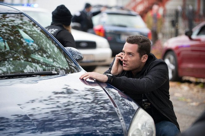 Chicago P.D. - Season 2 - Shouldn't Have Been Alone - Photos - Jesse Lee Soffer