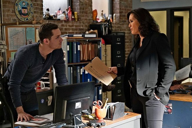 Chicago P.D. - Season 2 - The Number of Rats - Photos - Jesse Lee Soffer