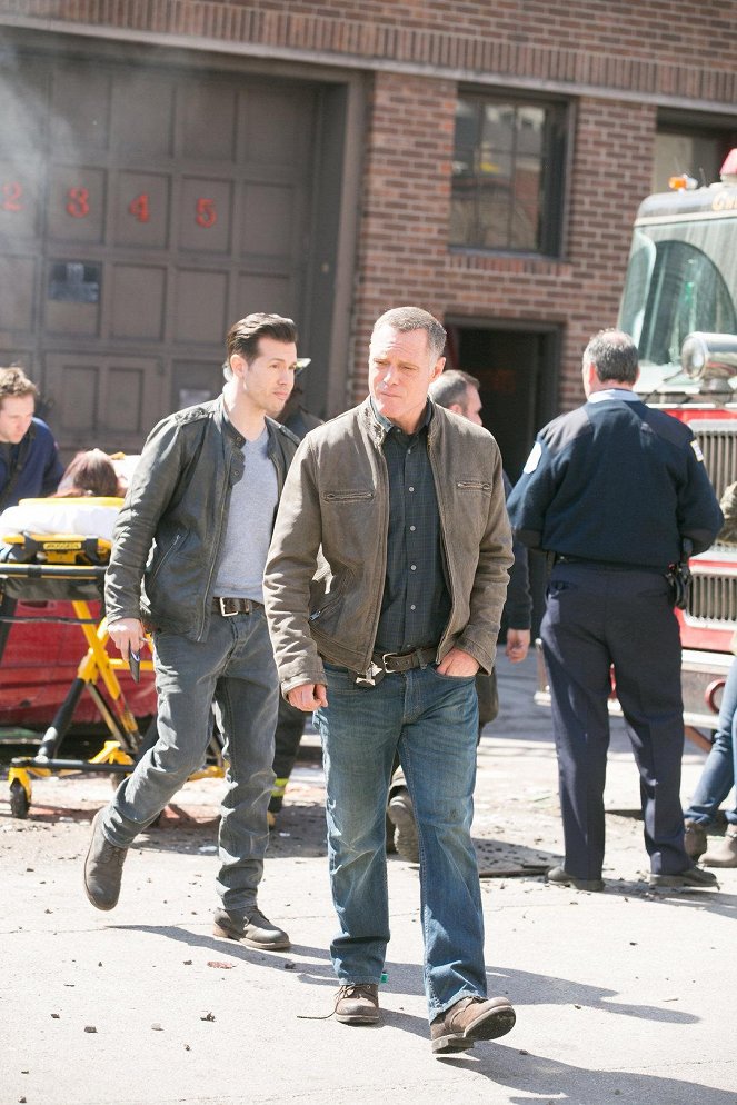 Chicago Police Department - Season 2 - Une équipe en deuil - Film - Jon Seda, Jason Beghe