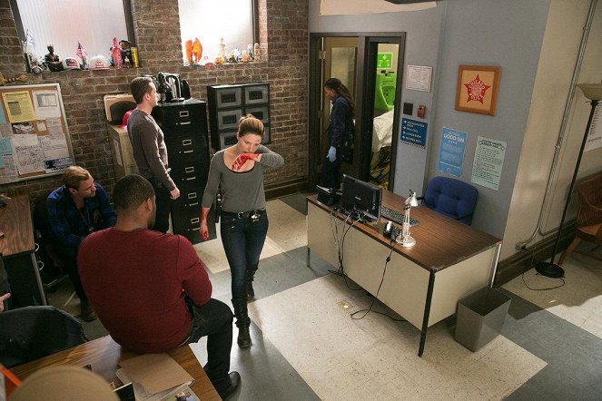 Chicago P.D. - Season 2 - There's My Girl - Photos