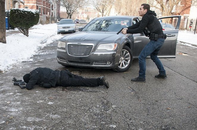 Chicago P.D. - Season 1 - Bring bewaffnete Freunde mit - Filmfotos