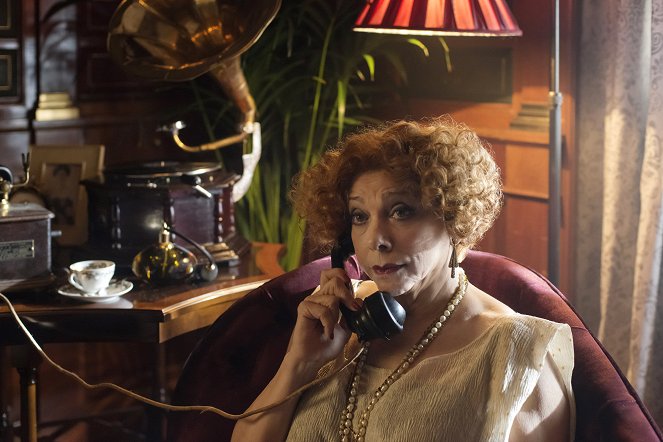 Cable Girls - Chapter 3: Lies - Photos