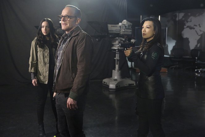 MARVEL's Agents Of S.H.I.E.L.D. - Season 4 - Auf der Flucht - Filmfotos - Chloe Bennet, Clark Gregg, Ming-Na Wen