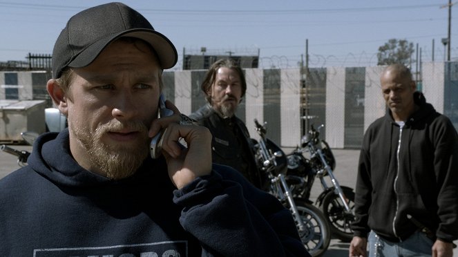Sons of Anarchy - To Be, Act 2 - Van film - Charlie Hunnam, Tommy Flanagan, David Labrava