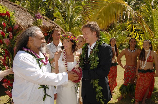 Kreuzfahrt ins Glück - Hochzeitsreise nach Hawaii - Z filmu - Patrik Fichte, Gerit Kling, Eva-Maria Grein von Friedl, Kai Lentrodt