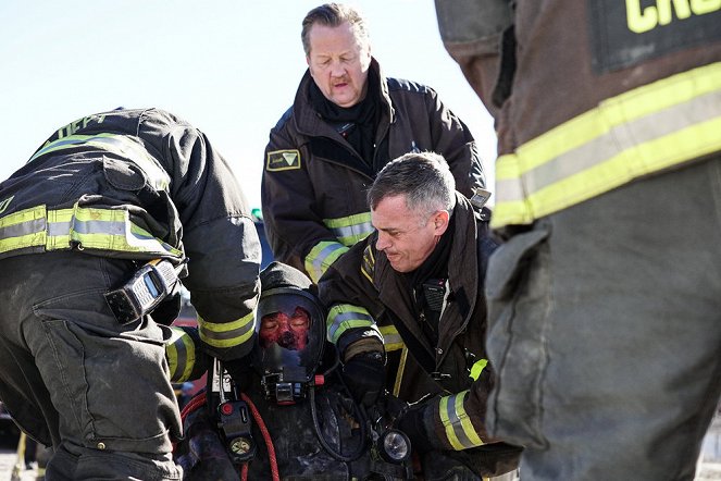 Chicago Fire - Season 5 - Carry Their Legacy - Photos - Christian Stolte, David Eigenberg