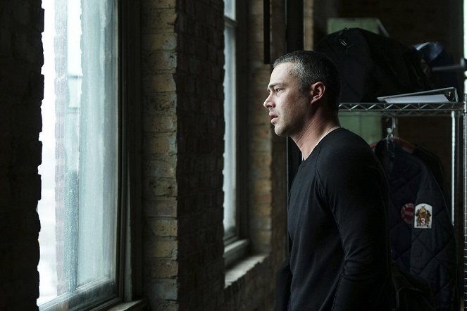 Chicago Fire - Carry Me - Photos - Taylor Kinney