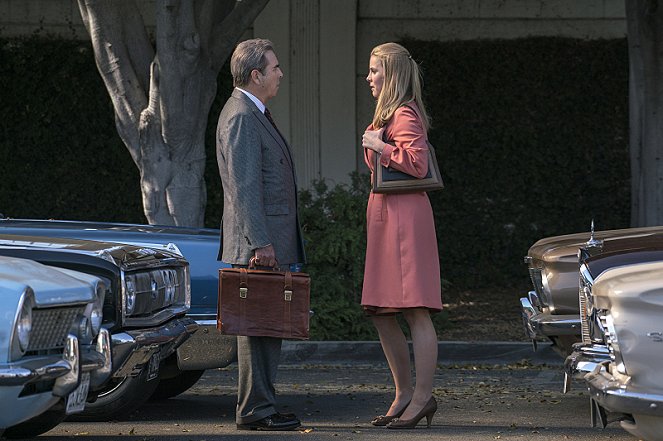 Masters of Sex - The Eyes of God - Photos - Beau Bridges, Betty Gilpin