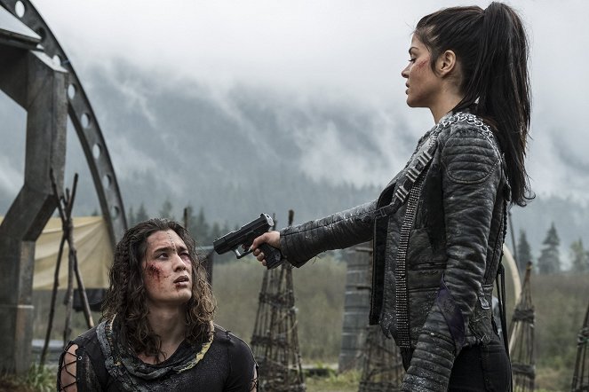 The 100 - We Will Rise - Photos - Chai Hansen, Marie Avgeropoulos