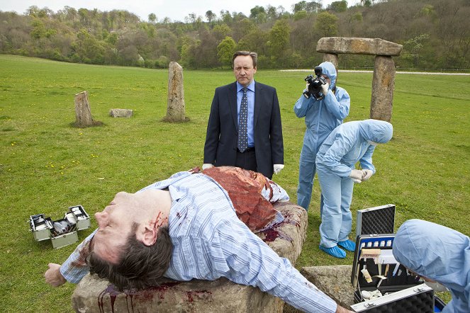 Midsomer Murders - Season 14 - The Sleeper Under the Hill - Photos - Neil Dudgeon