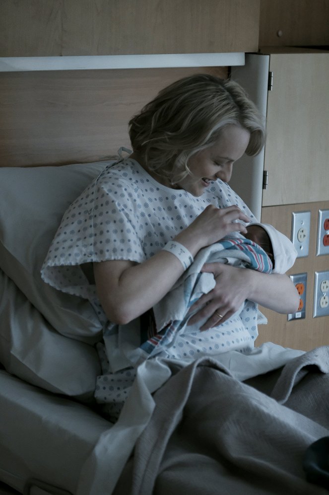 The Handmaid's Tale - Birth Day - De la película - Elisabeth Moss