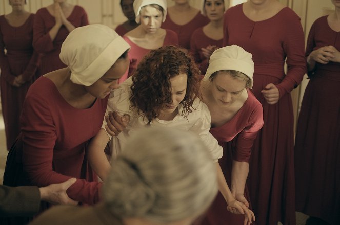 The Handmaid's Tale - Birth Day - Kuvat elokuvasta - Madeline Brewer, Elisabeth Moss
