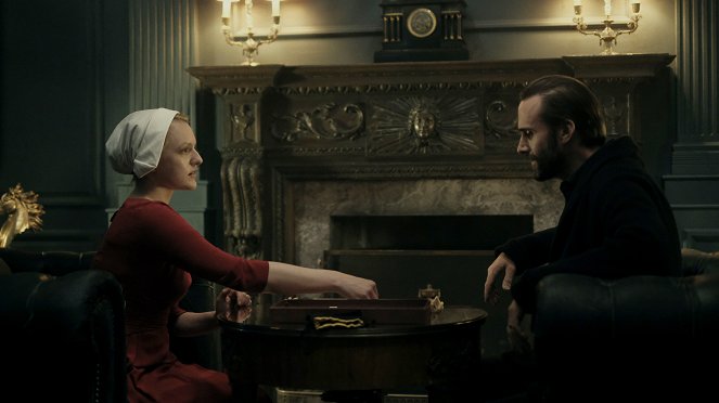 The Handmaid's Tale : La servante écarlate - Jour de naissance - Film - Elisabeth Moss, Joseph Fiennes