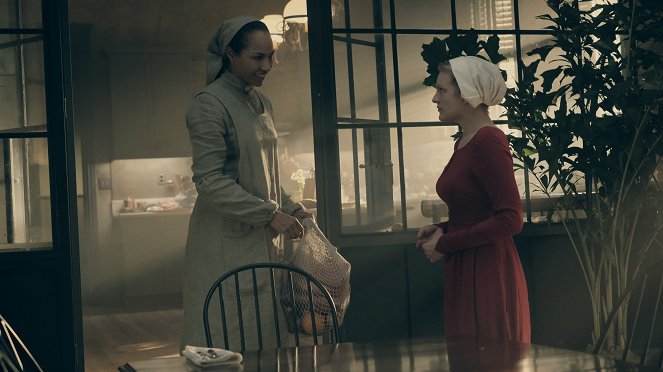 The Handmaid's Tale : La servante écarlate - Retard - Film - Amanda Brugel, Elisabeth Moss