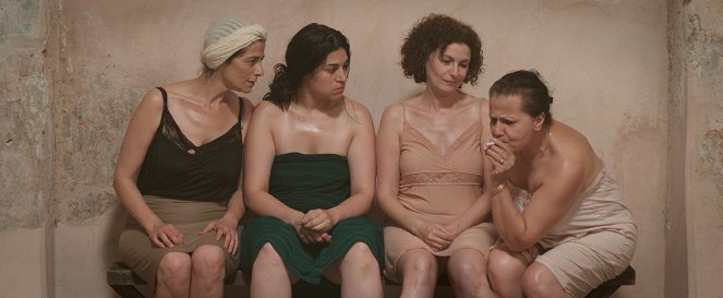I Still Hide to Smoke - Kuvat elokuvasta - Hiam Abbass, Sarah Layssac, Nadia Kaci, Maymouna