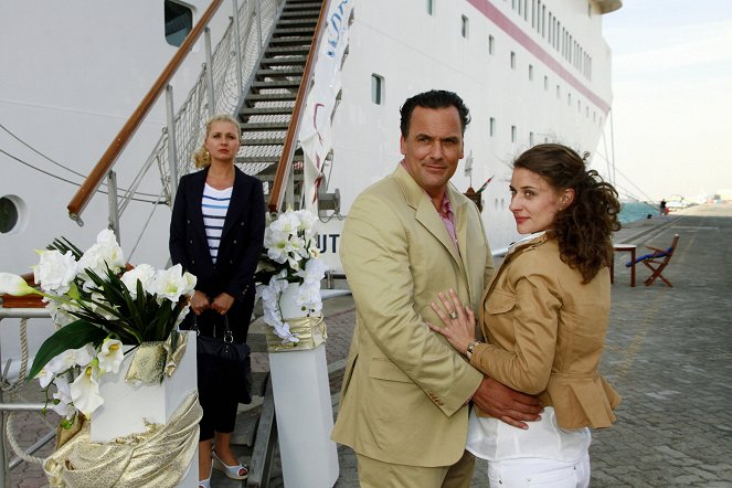 Kreuzfahrt ins Glück - Hochzeitsreise nach Dubai - Filmfotos - Jessica Boehrs, Marcus Grüsser, Marie Rönnebeck